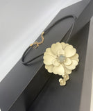 White Gardenia - Black/White
